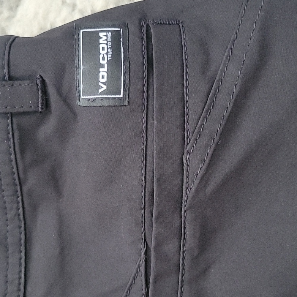 Volcom Shorts - Picture 4 of 12